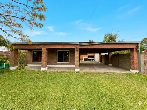 Casa Quinta con pileta y quincho en Sauce Viejo