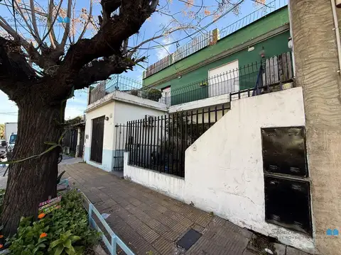 PH 4 Ambientes en Venta con Patio en Ciudadela - Posible Local o Cochera