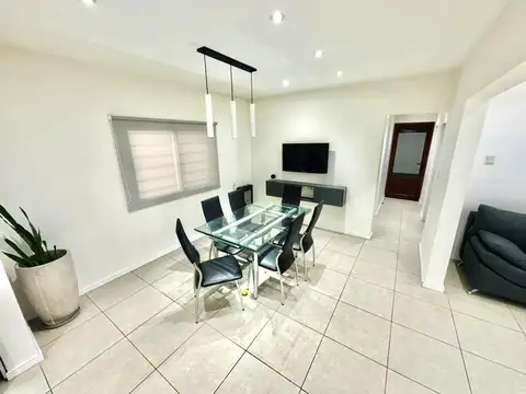 Casa 5 Ambientes refaccionada en Lanus Este