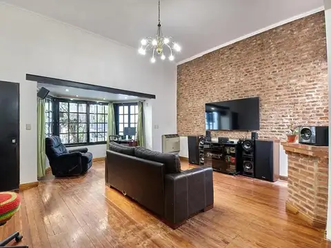 VENTA DE CASA EN FLORES CINCO AMB DIVINA CON PATIO Y PILETA!