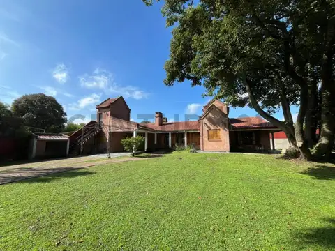 VENTA DE CASA QUINTA DE 4 AMBIENTES EN 6 LOTES EN ALEJANDRO KORN