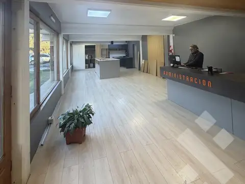 Local comercial + Galpon sobre Ruta 40
