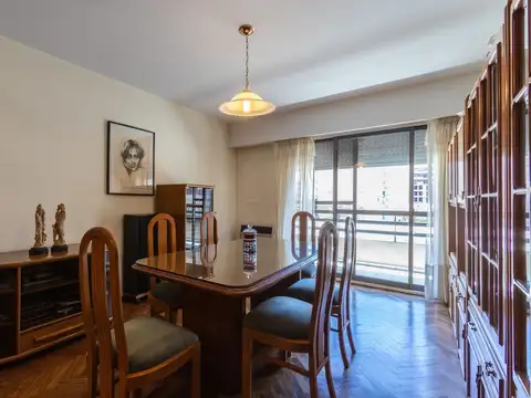 EN VENTA - DEPARTAMENTO 3 DORMITORIOS, COMODIN Y COCHERA - CENTRO