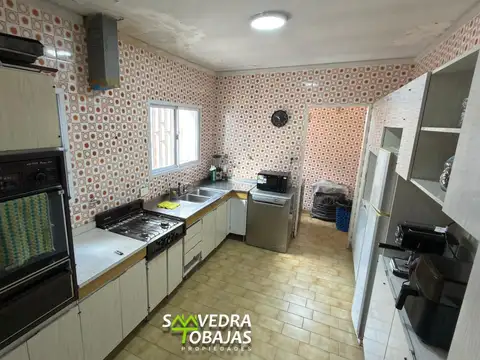 Casa 4 ambientes con 2 baños