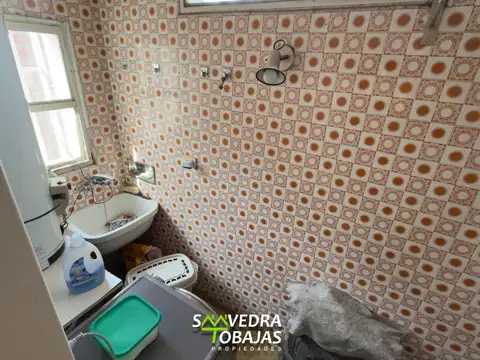 Casa en Alquiler con 6 cocheras