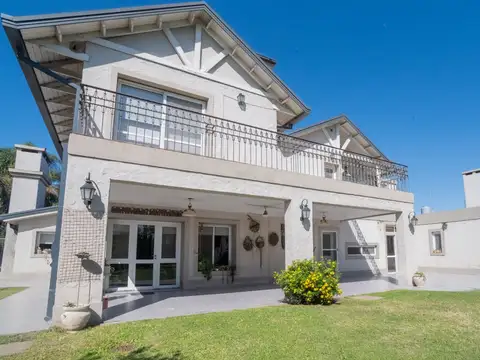 VENTA CASA DE CATEGORÍA EN SANTO TOMÉ