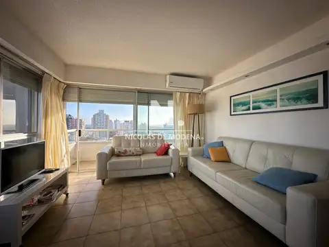 Vende apartamento de 3 dormitorios en Torre Gattas, Punta del Este