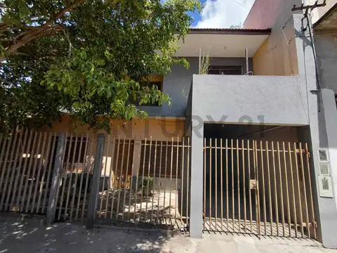 Casa 7 ambientes con 2 baños