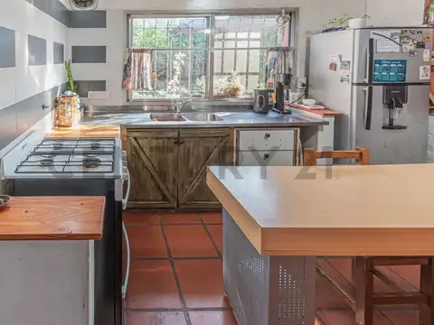 Casa en Venta con 2 cocheras