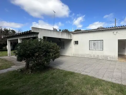 Casa sobre fraccion de 10000 mts2. 411 Y 134 . Villa Elisa