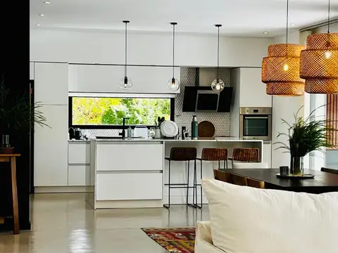 Casa 4 ambientes con 2 baños