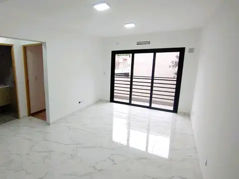 Venta. Departamento 2 ambientes con balcón y terraza en Haedo