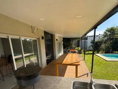 Casa en Venta con 6 cocheras