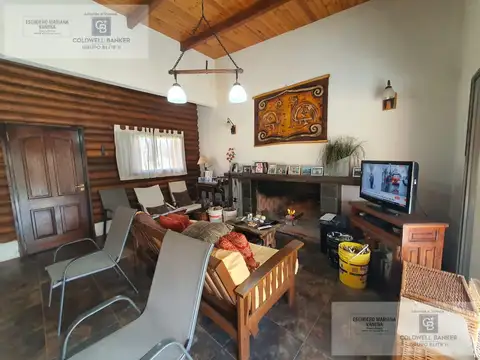 Casa 6 ambientes con 2 baños