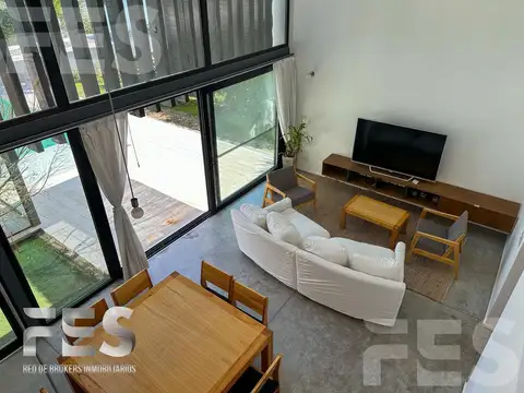 Casa 6 ambientes con 2 baños