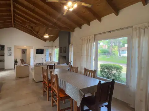 Venta casa en Valeria del Mar 5 ambientes