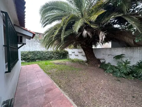 VENTA DE EXCELENTE PH CON JARDIN EN PLENO CENTRO DE ADROGUE – E. ADROGUE 1277