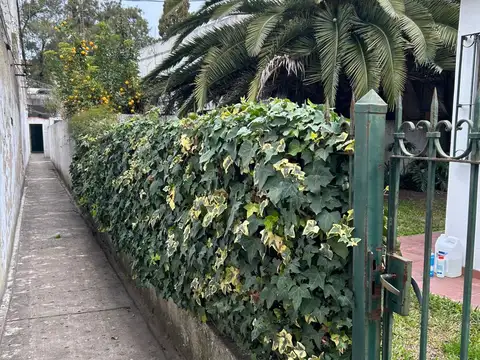 VENTA DE EXCELENTE PH CON JARDIN EN PLENO CENTRO DE ADROGUE – E. ADROGUE 1277