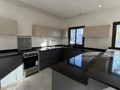 Casa en Venta en Lujan De Cuyo, USD 180.000