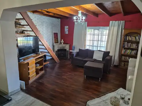 CASA EN LOTE PROPIO. VENTA