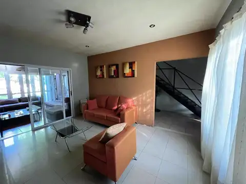 Casa 5 ambientes con 1 baño