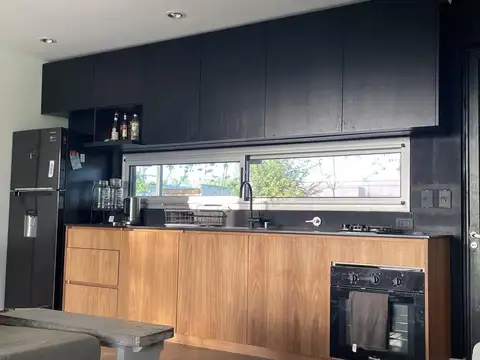 Casa en Alquiler Temporal con 6 cocheras