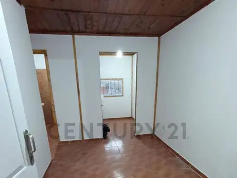 Casa 4 ambientes con 1 baño
