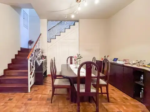 Casa 5 ambientes con 2 baños