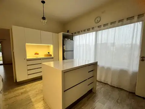 Casa en Alquiler en Ayres Plaza, USD 2.500