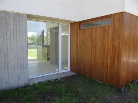 Lagoon Pilar - Sólida Casa! Estilo Racionalista  de 4 amb con gran parque  