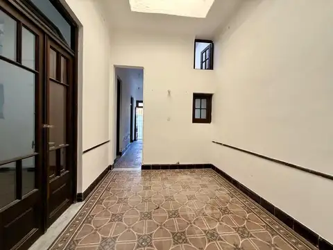 Casa 9 ambientes con 3 baños