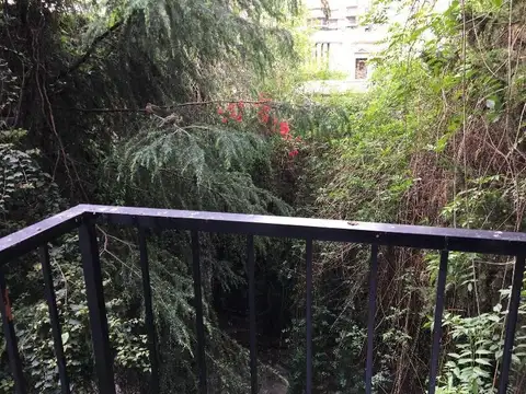 DEPARTAMENTO DE 3 AMBIENTES CONTRA FRENTE-BALCON-EN EXCELENTE UBICACION