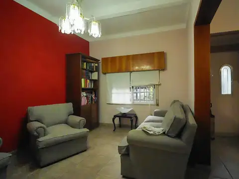 Venta Casa 6 ambientes 350 m2 jardín y quincho en Castelar