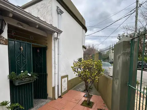 Casa 2 ambientes con 1 baño