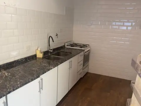 ALQUILER. VILLA URQUIZA. PH. 2 AMBIENTES. PATIO. AMOBLADO.
