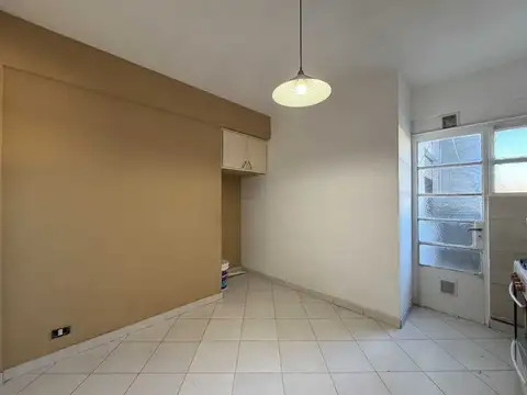 VENTA DEPTO 4 AMB 2° PISO POR ESCALERA - VERSALLES