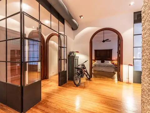 Venta departamento estilo francés tipo loft reciclado, 2 ambientes en Recoleta