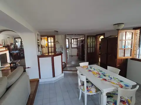 Casa en Venta con 3 cocheras