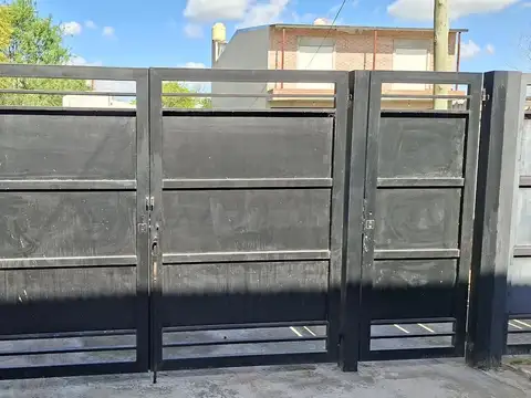 Depto Tipo Casa en Alquiler con 1 cocheras