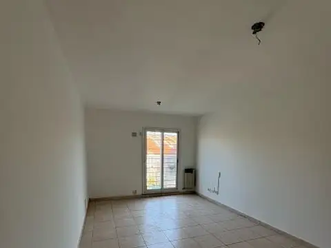 27 de febrero 159 , Piso 2