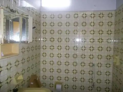 Casa 5 ambientes con 1 baño