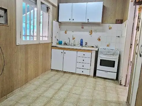 Esteban Echeverría 855