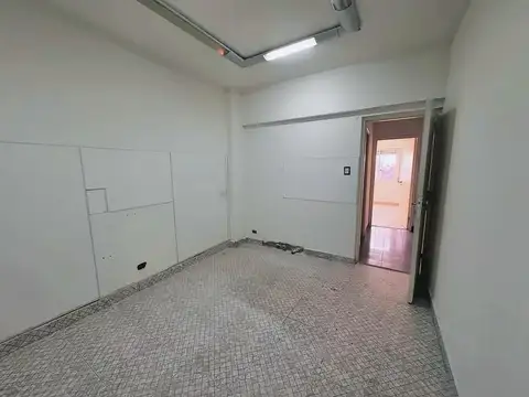 Oficina 3 ambientes con 1 baño