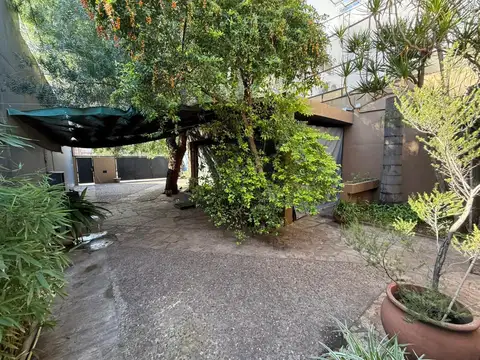 Casa en Venta con 4 cocheras