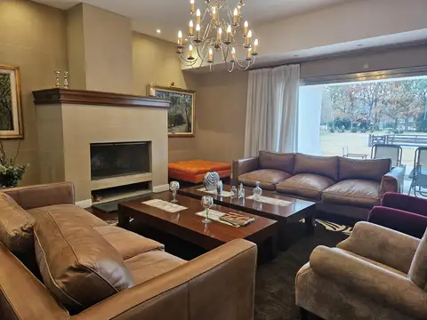 Casa 9 ambientes con 7 baños