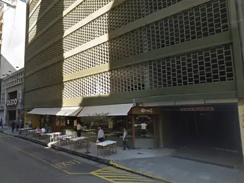 Rivadavia e/ Corrientes y Entre Ríos 2200