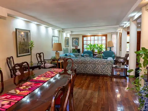 Casa 7 ambientes con 6 baños