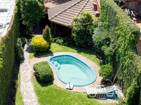 CASA 7 AMBIENTES VENTA DEVOTO PERMUTA ASCENSOR