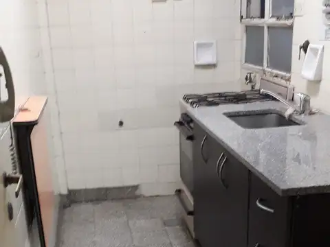 SE ALQUILA DOS AMBIENTES Bueno, Lateral.