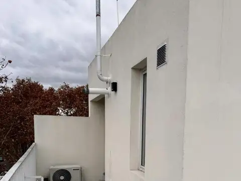Casa en 3 Plantas • Máxima Calidad y Luz en Villa del Parque